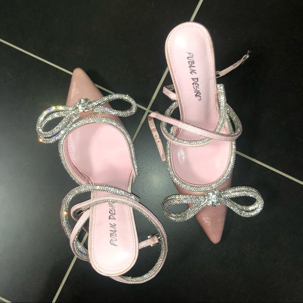 Bow heels - Picture 4 of 9